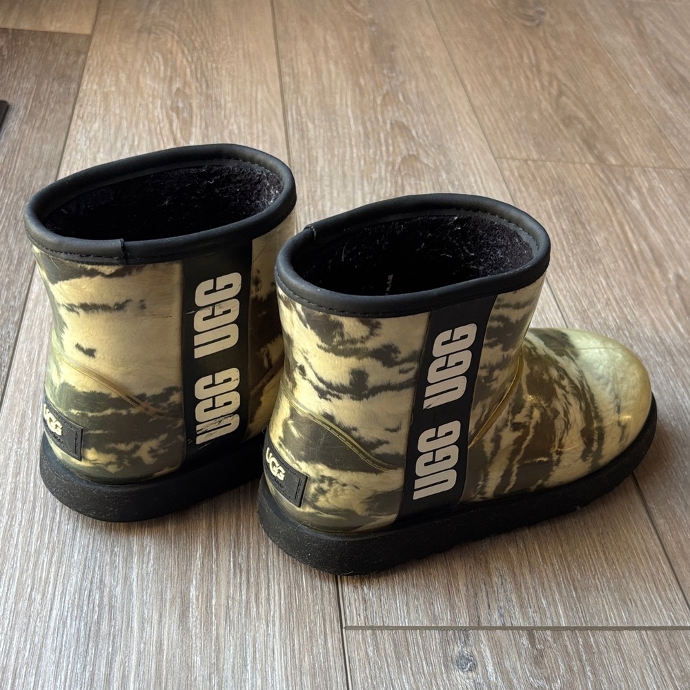 UGG Kids Boots - Black and Tan Tie-Dye